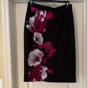 GENTLY USED Alfani Pencil Skirt with back zipper and small slit in the back